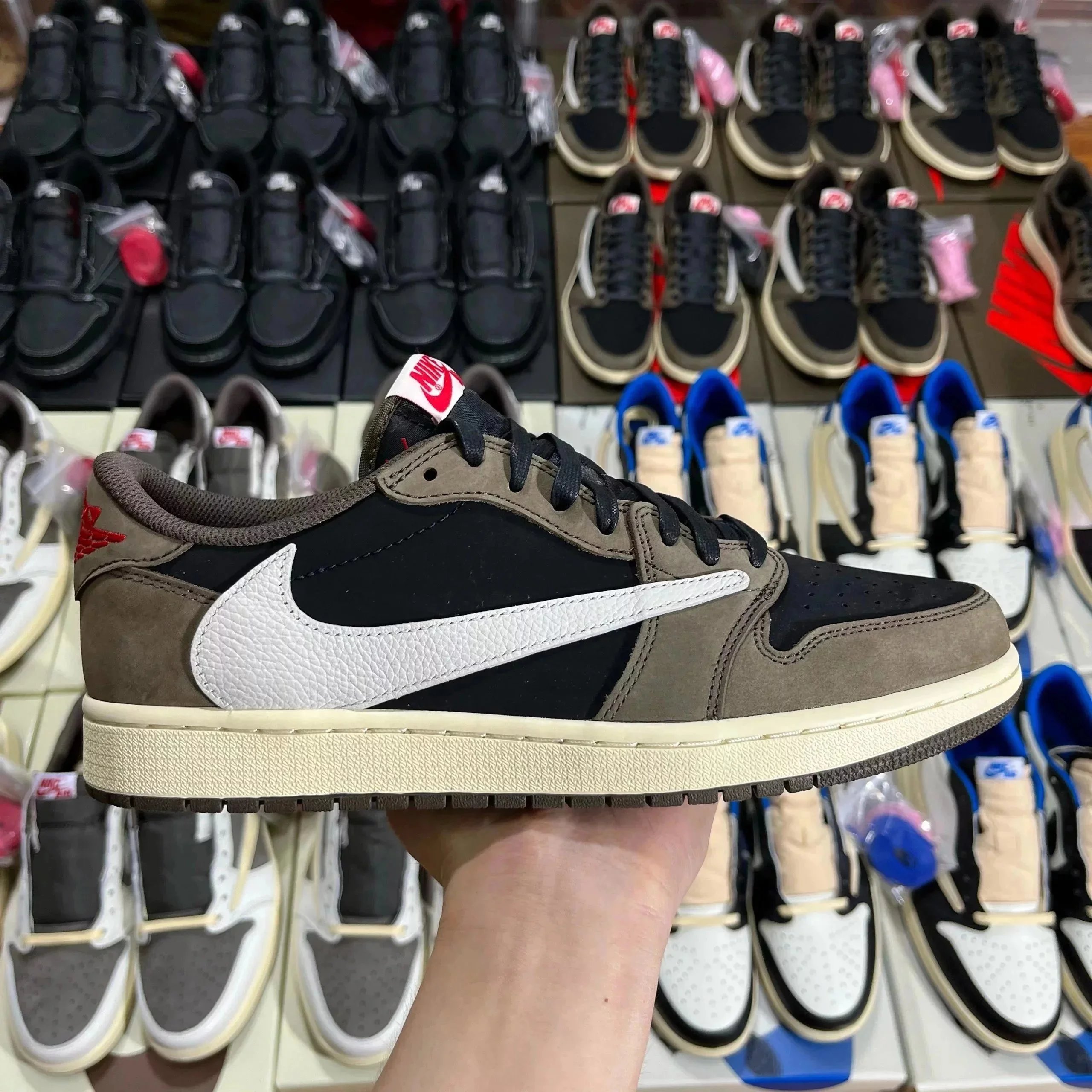 AJ1 brown hook 1.0 low cut CQ4277-001