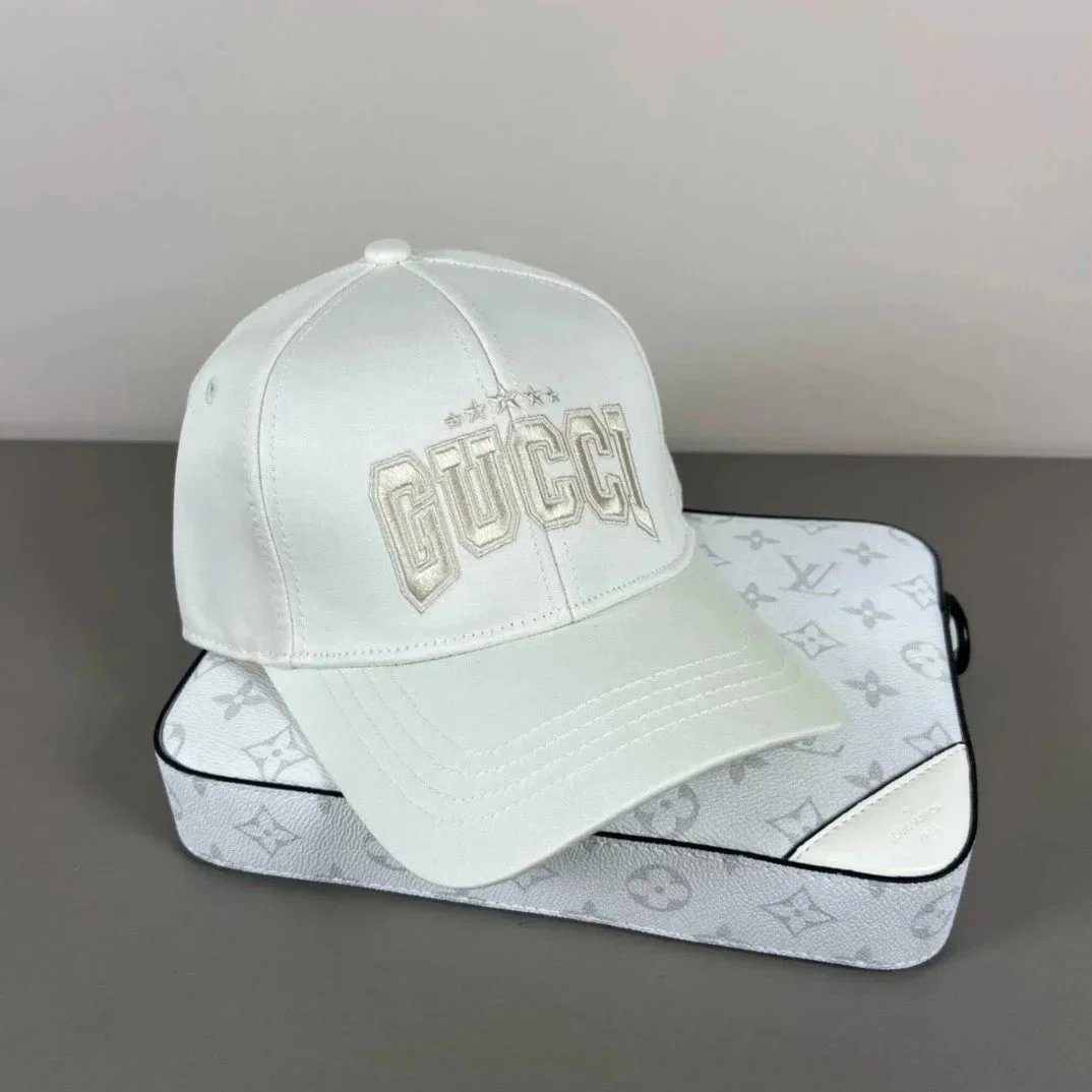 Gucci Hats Logo-print baseball cap — 32