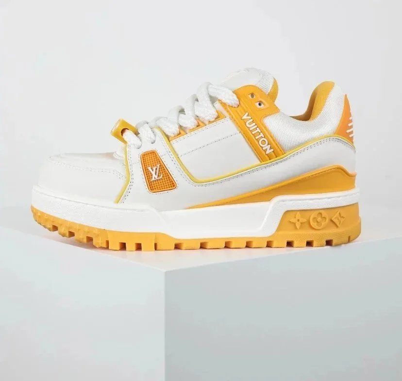 Louis Vuitton Sneakers Rhinestone-embellished low-top — 21