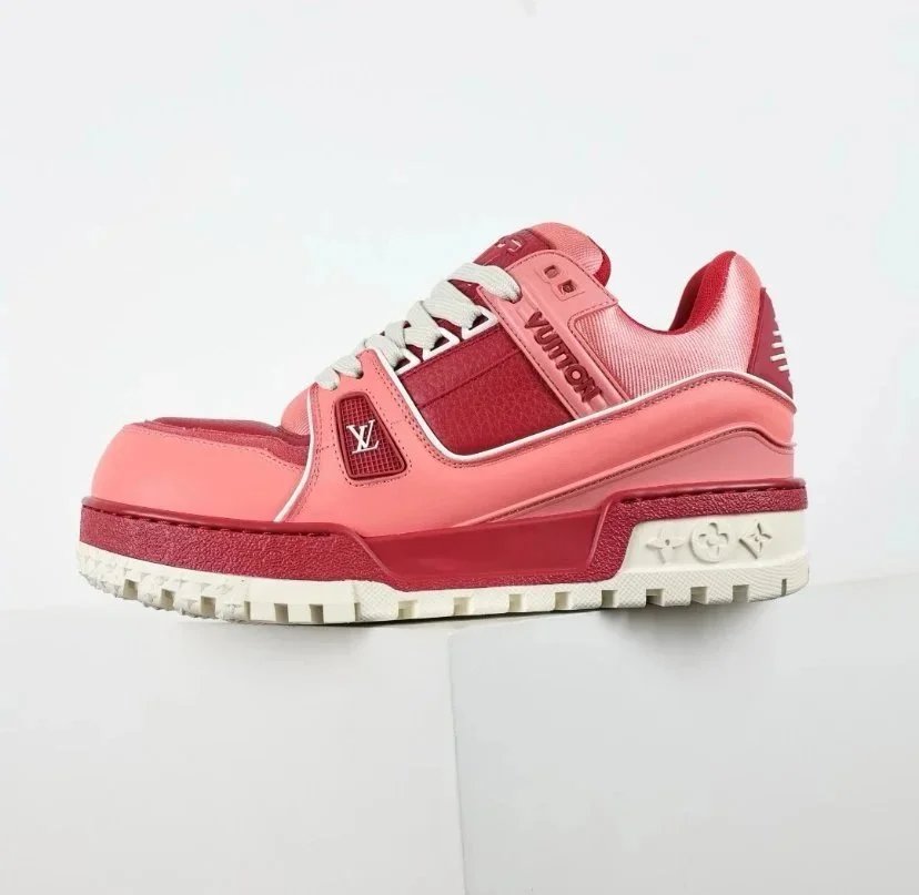 Louis Vuitton Sneakers Rhinestone-embellished low-top — 33