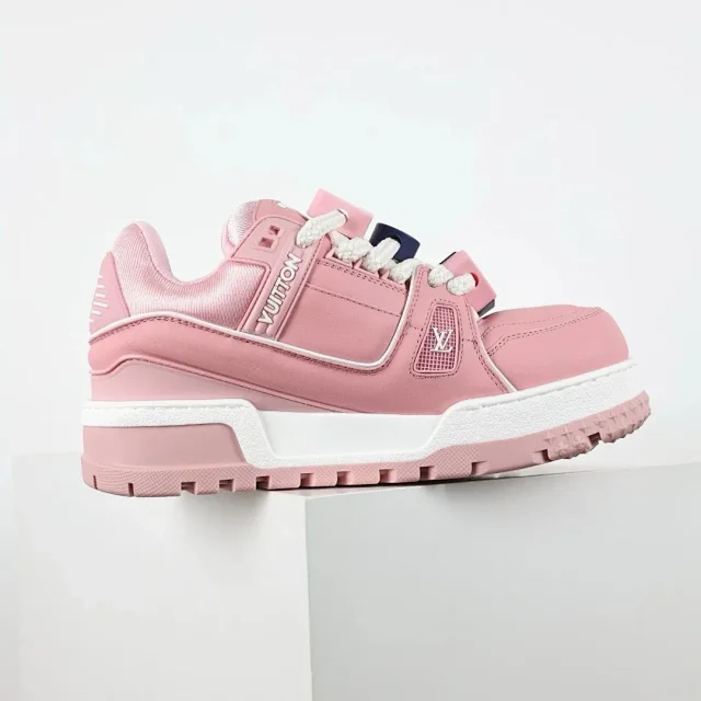 Louis Vuitton Sneakers Rhinestone-embellished low-top product detail image 18