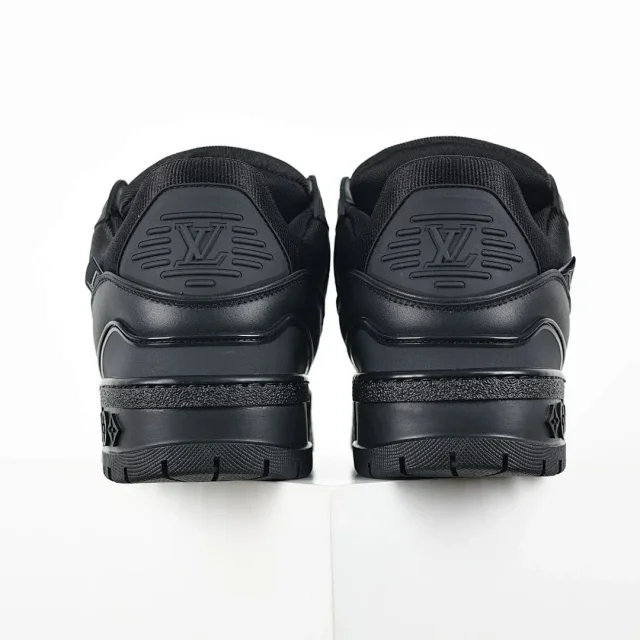 Louis Vuitton Sneakers Rhinestone-embellished low-top product detail image 29