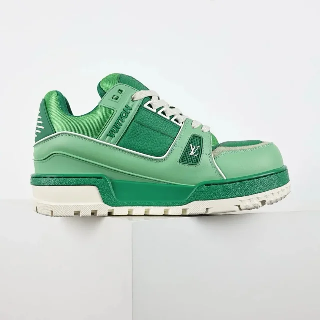 Louis Vuitton Sneakers Rhinestone-embellished low-top product detail image 33