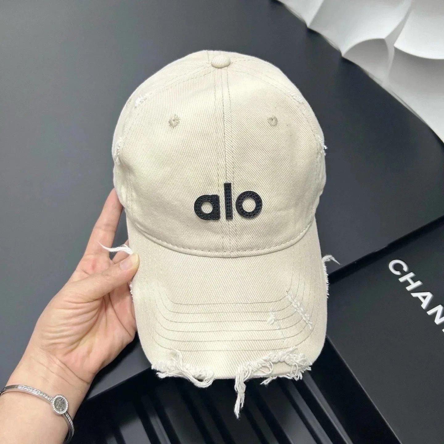 Alo Yoga Hats Logo Baseball Cap — 35