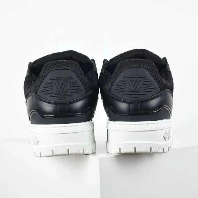 Louis Vuitton Sneakers Rhinestone-embellished low-top product detail image 8