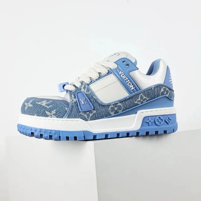 Louis Vuitton Sneakers Rhinestone-embellished low-top product detail image 13