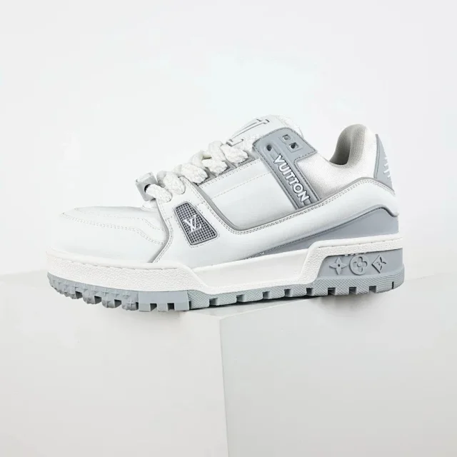 Louis Vuitton Sneakers Rhinestone-embellished low-top product detail image 34