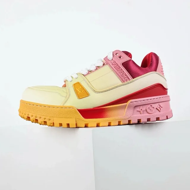 Louis Vuitton Sneakers Rhinestone-embellished low-top product detail image 40