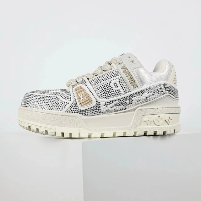 Louis Vuitton Sneakers Rhinestone-embellished low-top product detail image 51