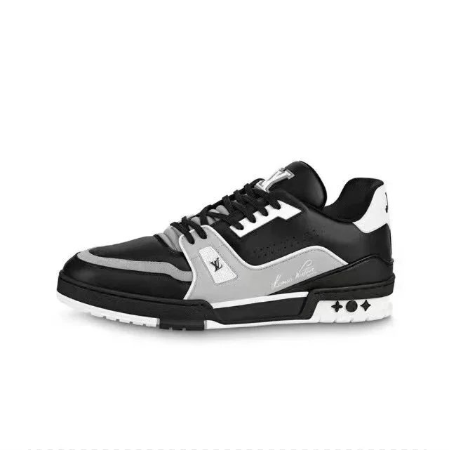 Louis Vuitton Sneakers Low-top monogram — 1AAHS2 Black