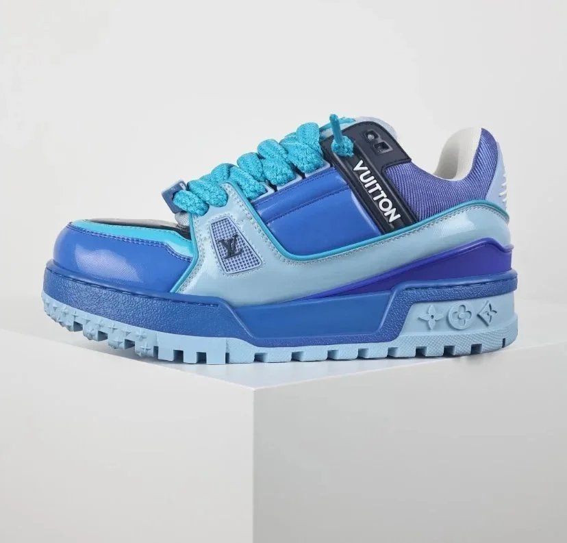 Louis Vuitton Sneakers Rhinestone-embellished low-top — 23