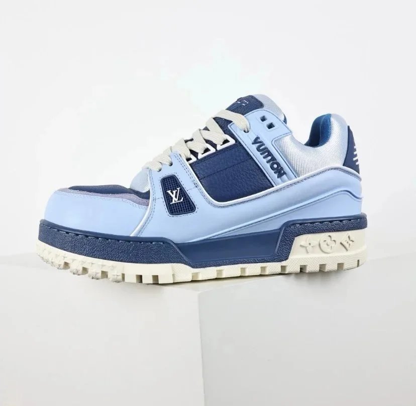 Louis Vuitton Sneakers Rhinestone-embellished low-top — 32