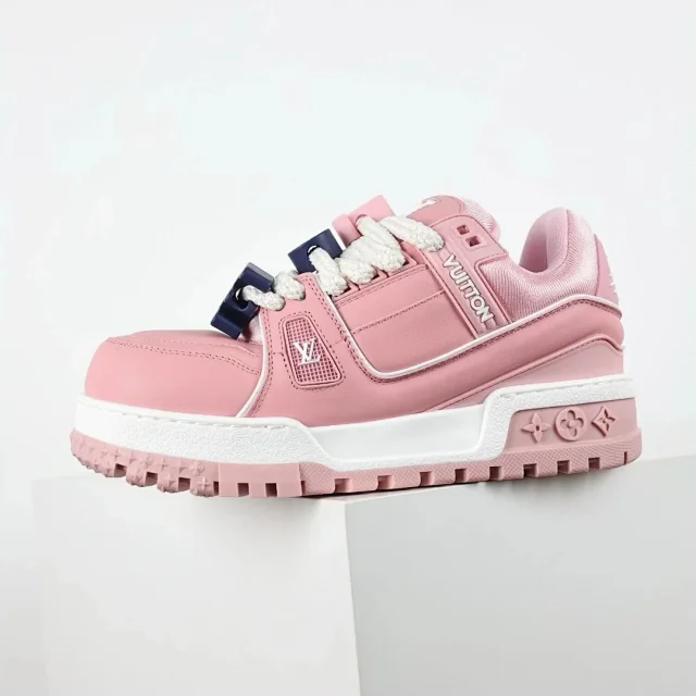Louis Vuitton Sneakers Rhinestone-embellished low-top product detail image 16