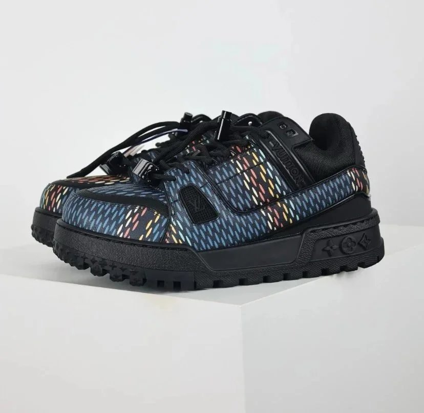 Louis Vuitton Sneakers Rhinestone-embellished low-top — 16