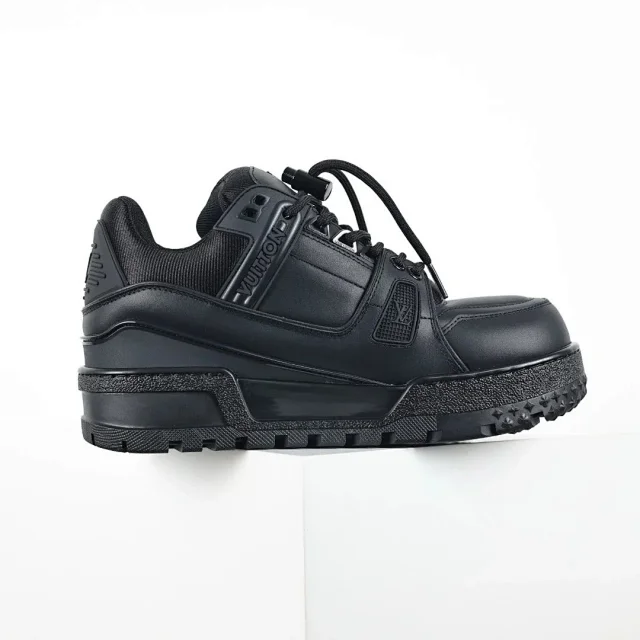 Louis Vuitton Sneakers Rhinestone-embellished low-top product detail image 28
