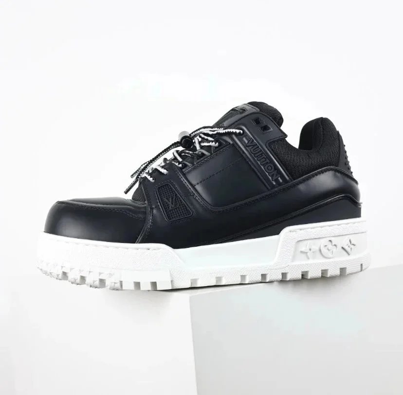 Louis Vuitton Sneakers Rhinestone-embellished low-top — 27