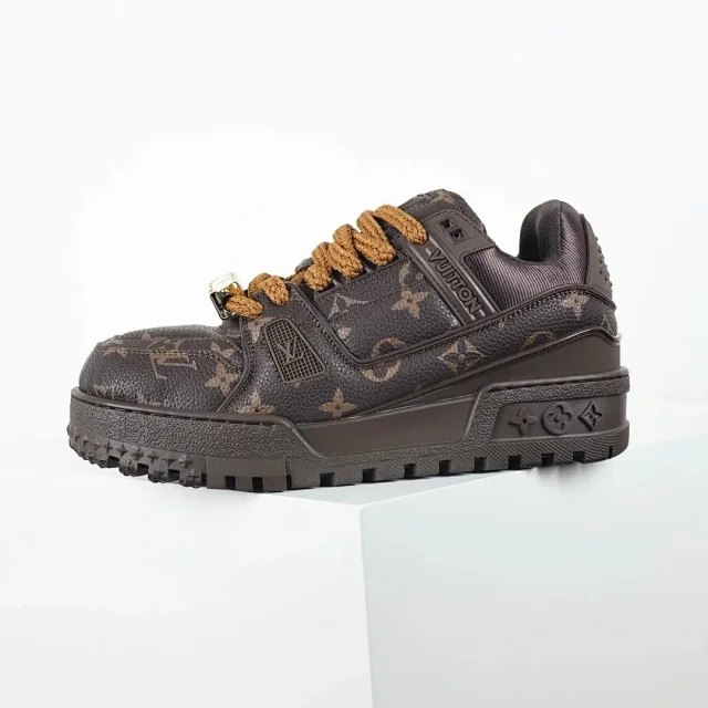 Louis Vuitton Sneakers Rhinestone-embellished low-top product detail image 61