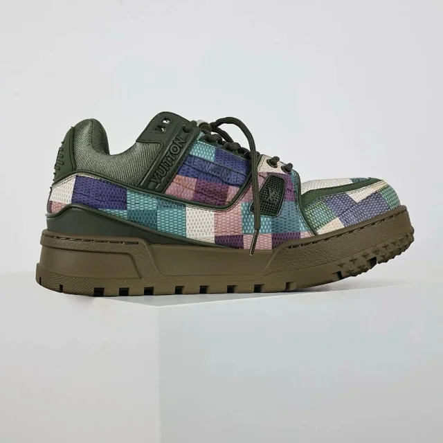 Louis Vuitton Sneakers Rhinestone-embellished low-top product detail image 68