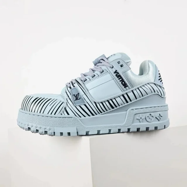 Louis Vuitton Sneakers Rhinestone-embellished low-top product detail image 1