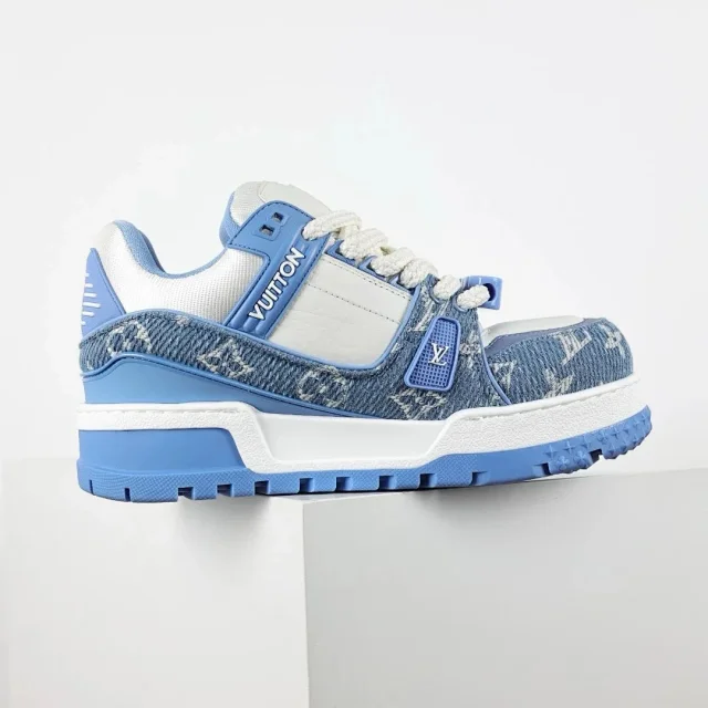 Louis Vuitton Sneakers Rhinestone-embellished low-top product detail image 15