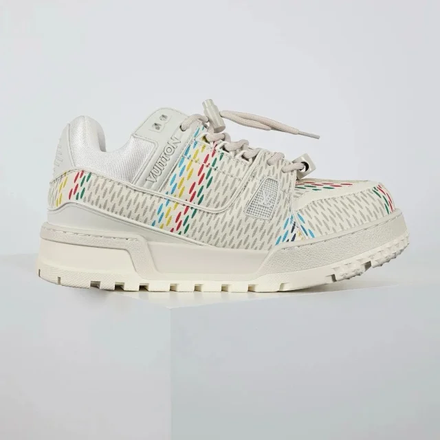 Louis Vuitton Sneakers Rhinestone-embellished low-top product detail image 71
