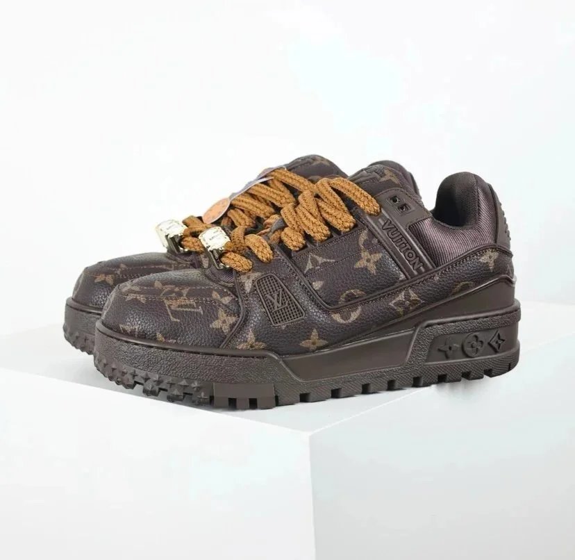 Louis Vuitton Sneakers Rhinestone-embellished low-top — 14