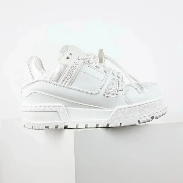 Louis Vuitton Sneakers Rhinestone-embellished low-top product detail image 6
