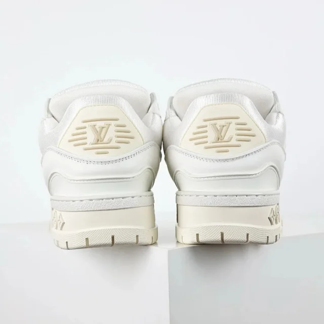 Louis Vuitton Sneakers Rhinestone-embellished low-top product detail image 20