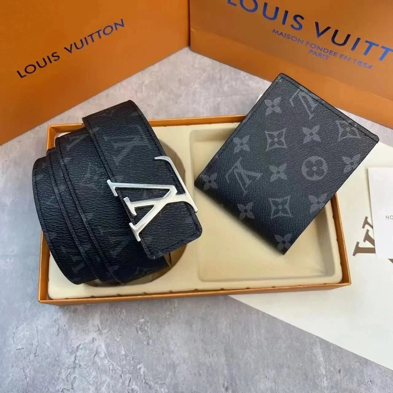 Hermès Belts Black leather belt with H buckle — 18