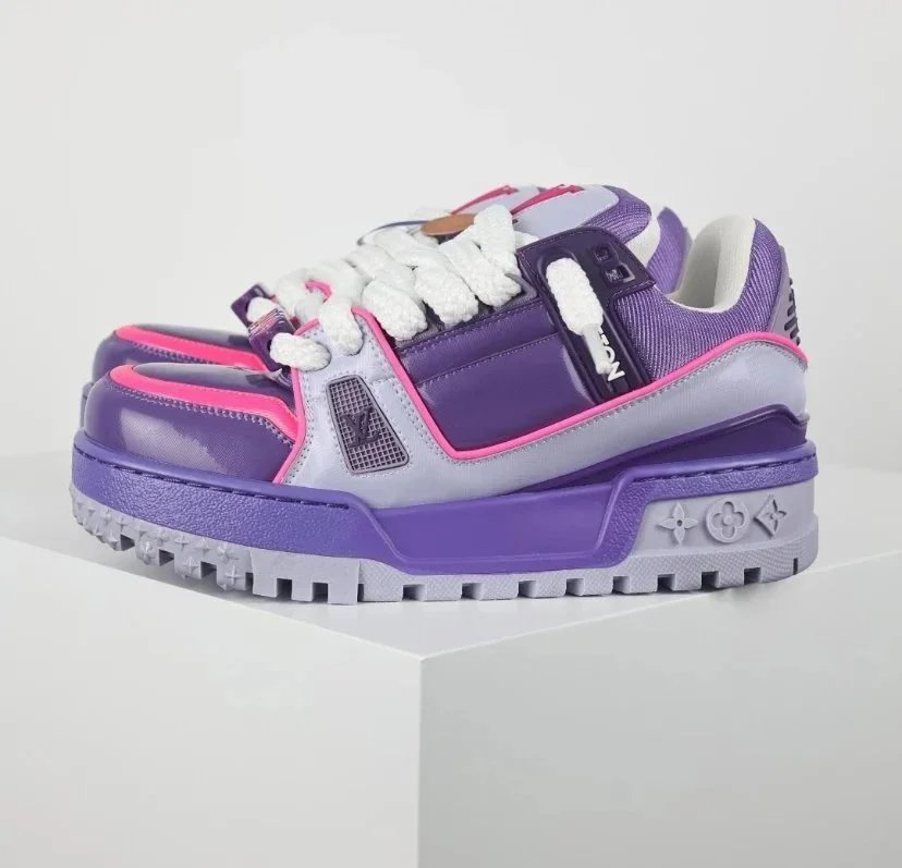 Louis Vuitton Sneakers Rhinestone-embellished low-top — 24