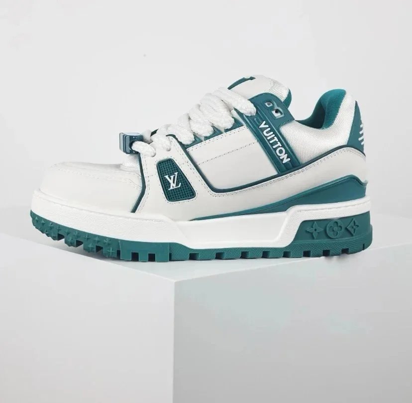 Louis Vuitton Sneakers Rhinestone-embellished low-top — 22
