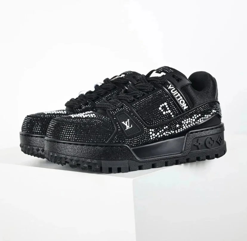 Louis Vuitton Sneakers Rhinestone-embellished low-top — 9