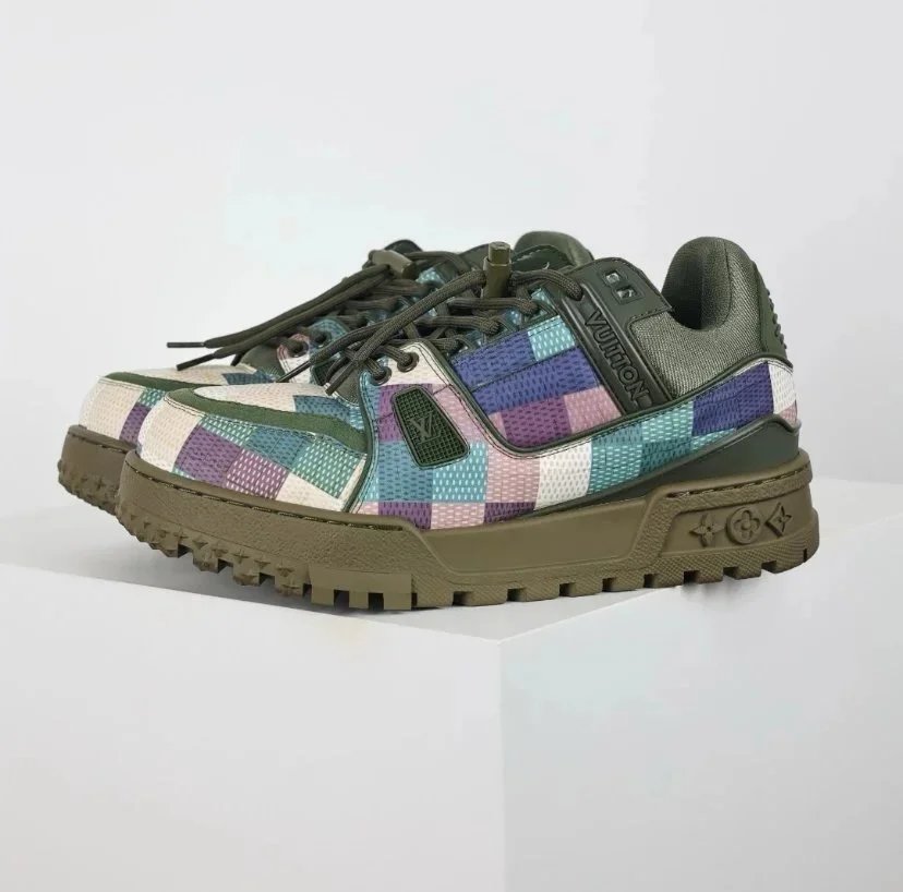 Louis Vuitton Sneakers Rhinestone-embellished low-top — 18