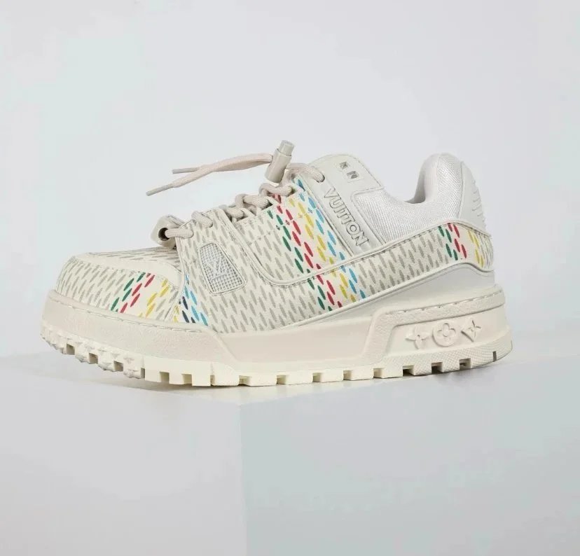 Louis Vuitton Sneakers Rhinestone-embellished low-top — 19