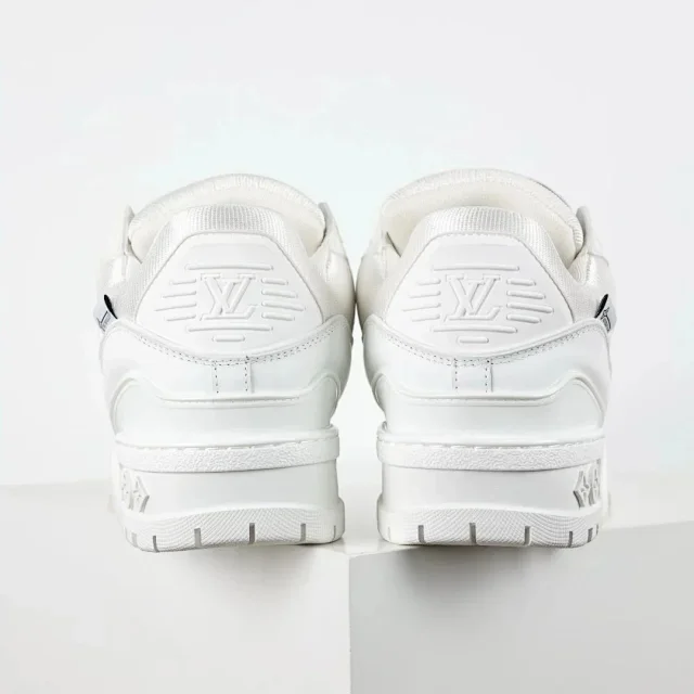 Louis Vuitton Sneakers Rhinestone-embellished low-top product detail image 5