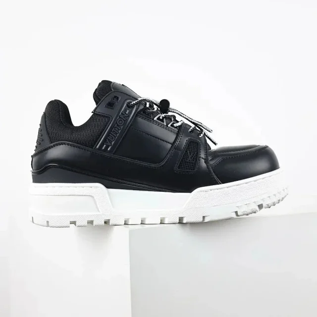 Louis Vuitton Sneakers Rhinestone-embellished low-top product detail image 9