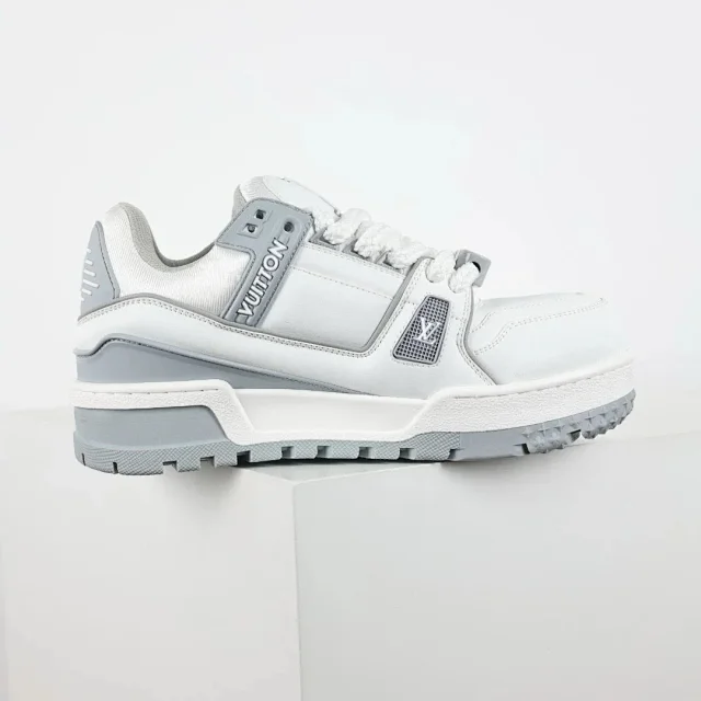 Louis Vuitton Sneakers Rhinestone-embellished low-top product detail image 35