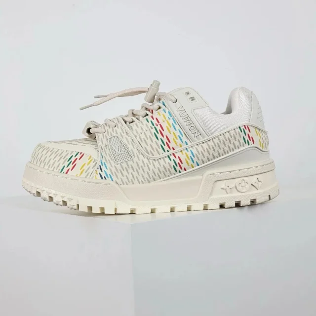 Louis Vuitton Sneakers Rhinestone-embellished low-top product detail image 70