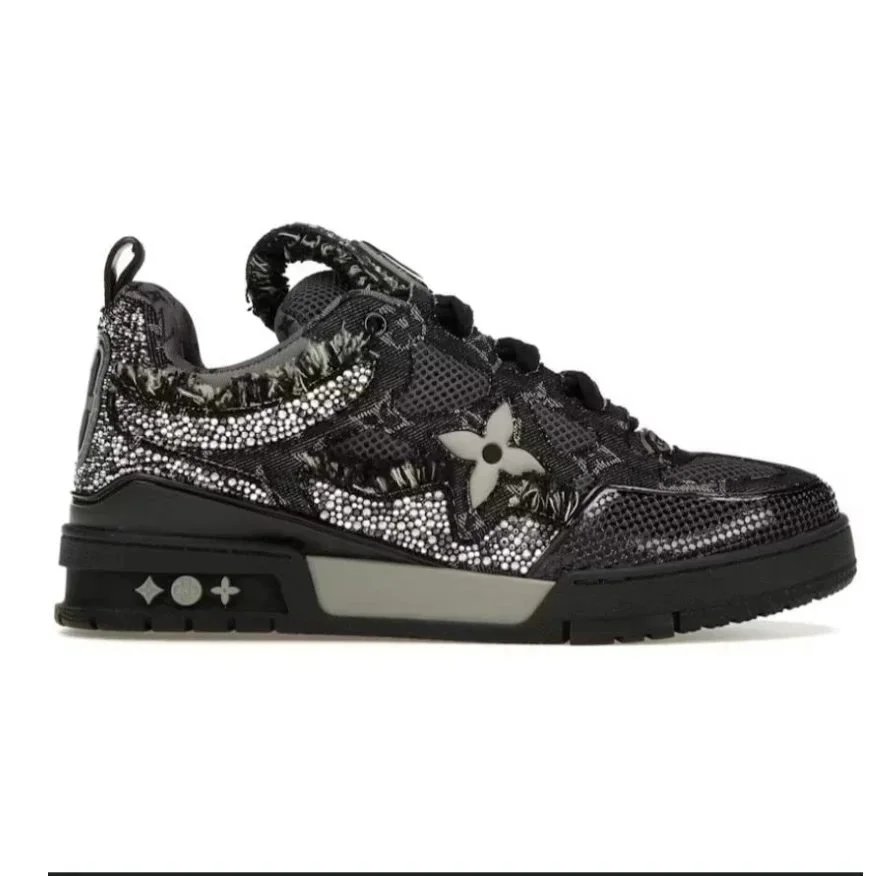 Unbranded Sneakers Low-Top Skate with Floral Motifs — Black Diamond