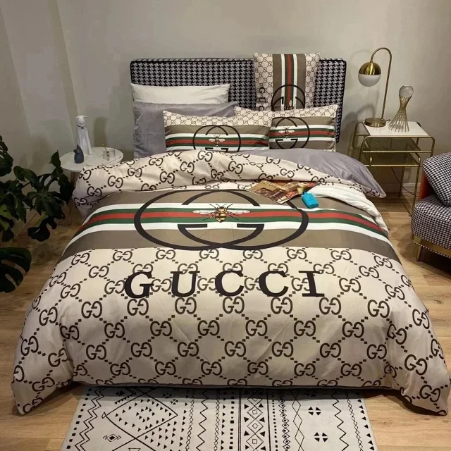 Louis Vuitton Uncategorized Four-Piece Logo-Print Bed Sheet Set product detail image 2
