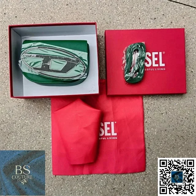Diesel Crossbody Bags Oval logo plaque bag product detail image 3