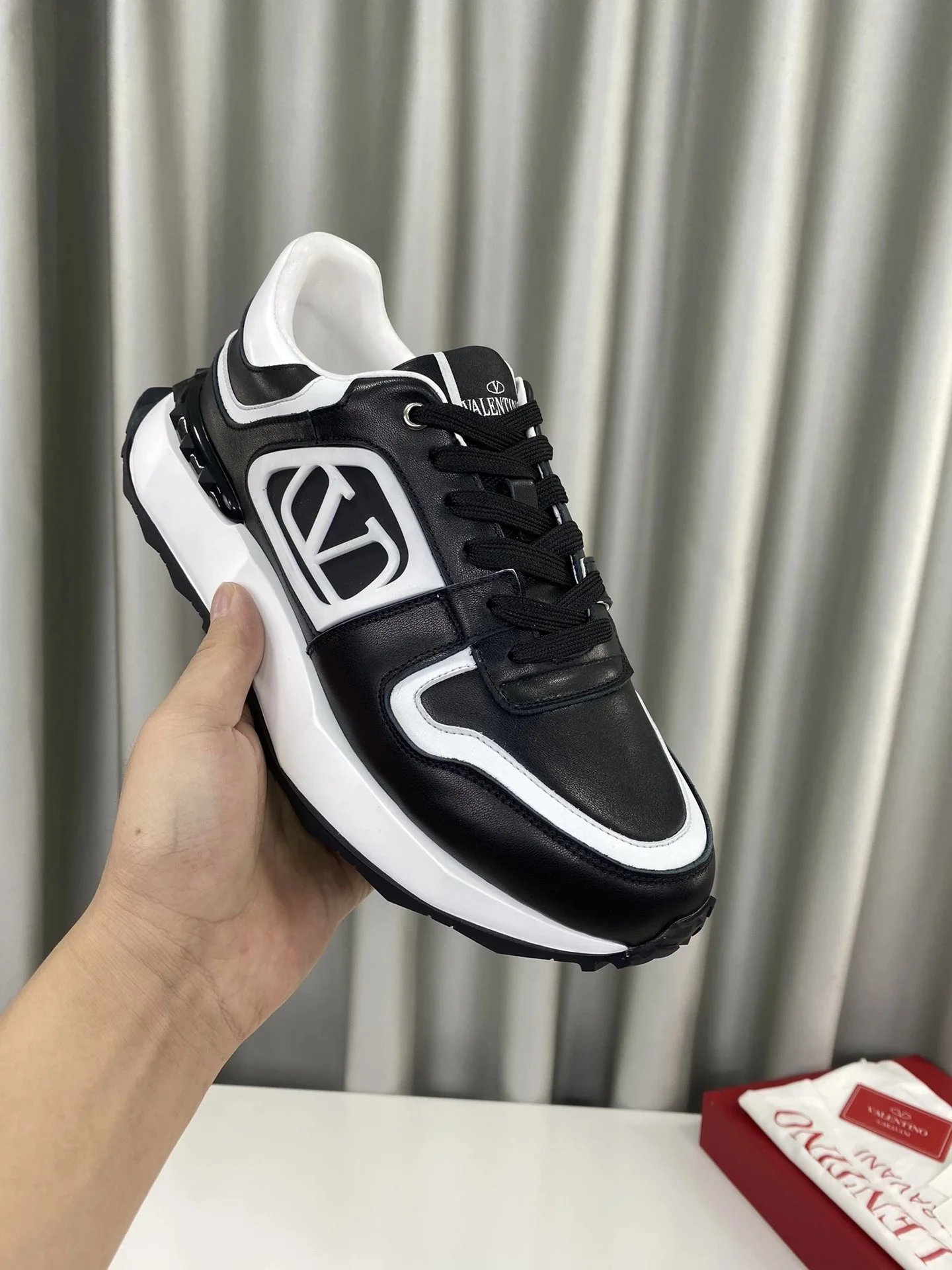 Gucci Rhyton Black and White Leather Sneakers - 12