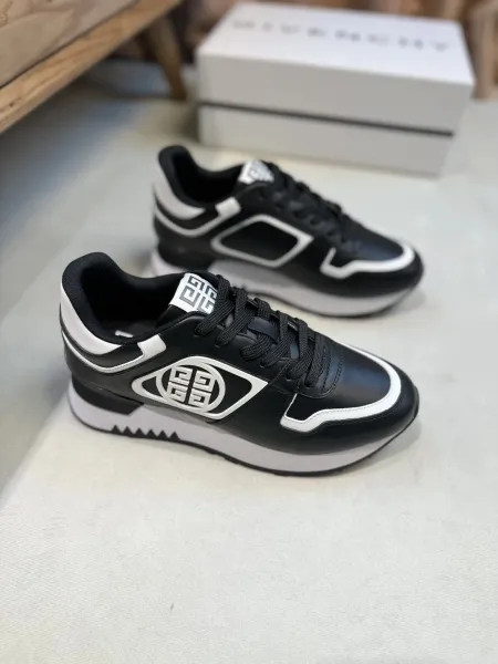 Gucci Rhyton Black and White Leather Sneakers - 16
