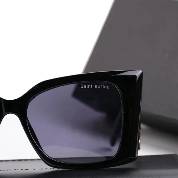 Saint Laurent Cat-Eye Sunglasses Black - 12