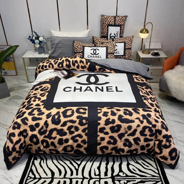 Louis Vuitton Uncategorized Four-Piece Logo-Print Bed Sheet Set product detail image 11