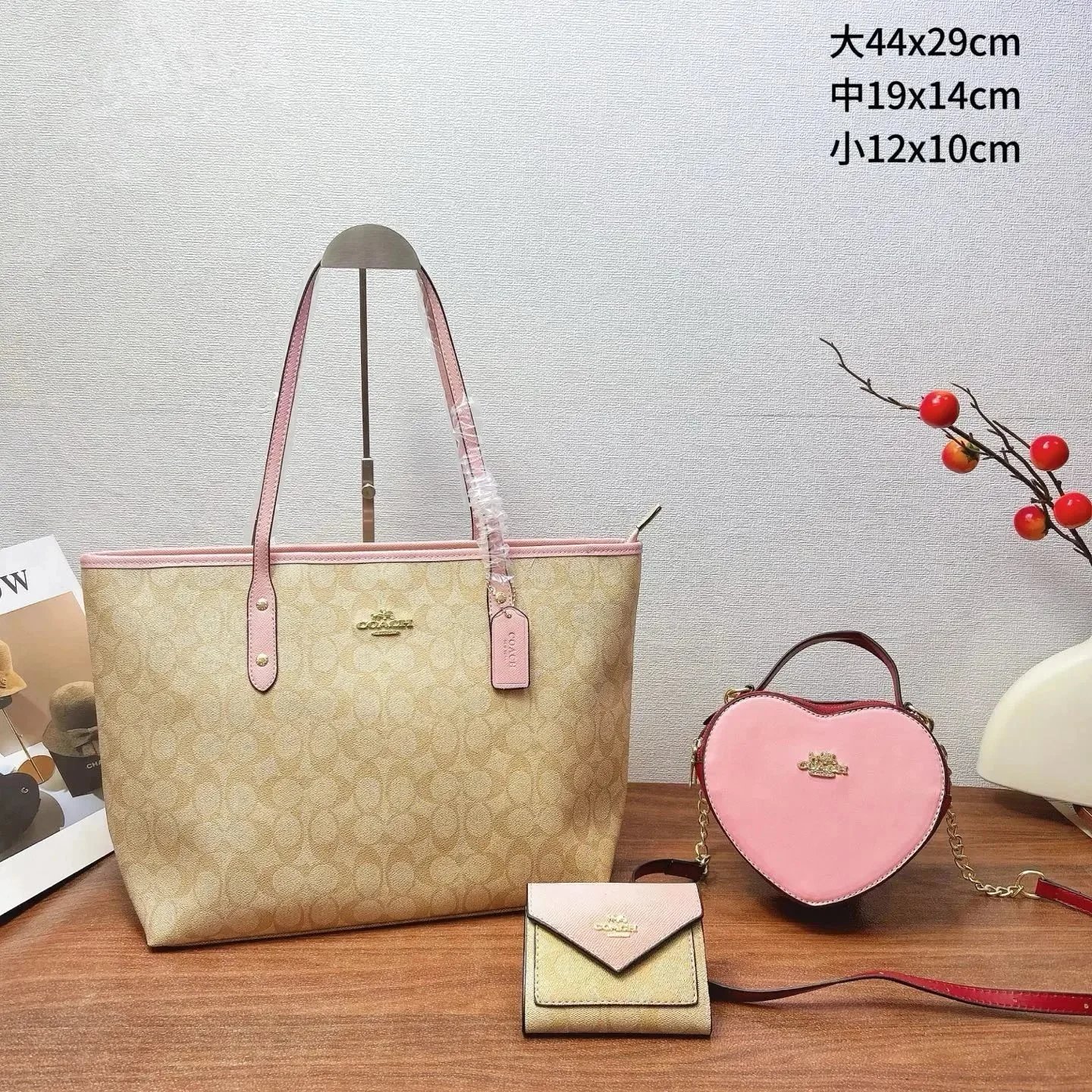 Coach Signature C印花套装：Mini Backpack, Wristlet, and Cardholder in Brown - 3