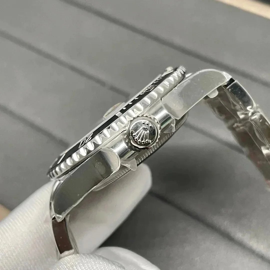 Rolex Submariner and Sea-Dweller image 10