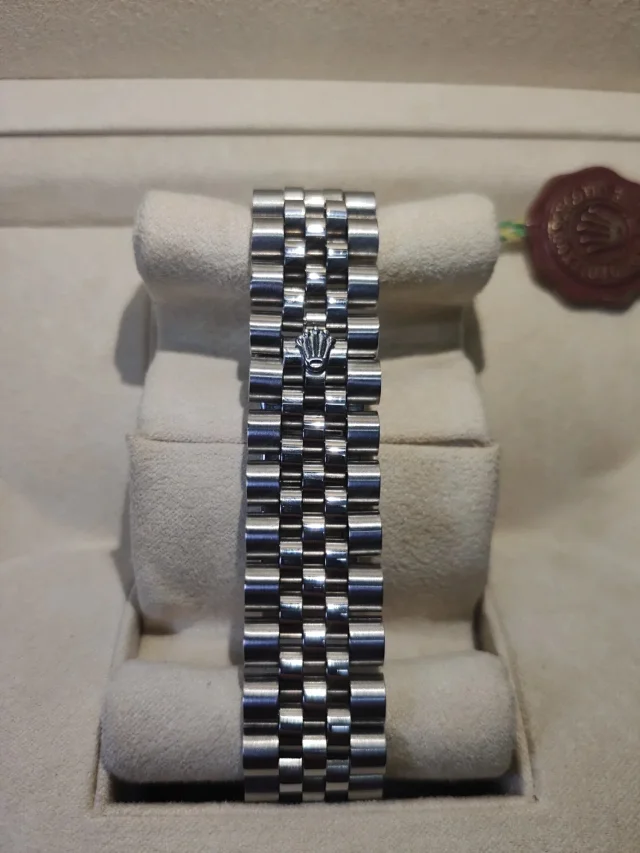 Rolex Datejust and Submariner product detail image 81