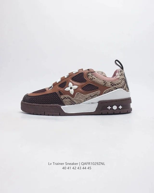 Louis Vuitton Trainer Sneaker product detail image 26