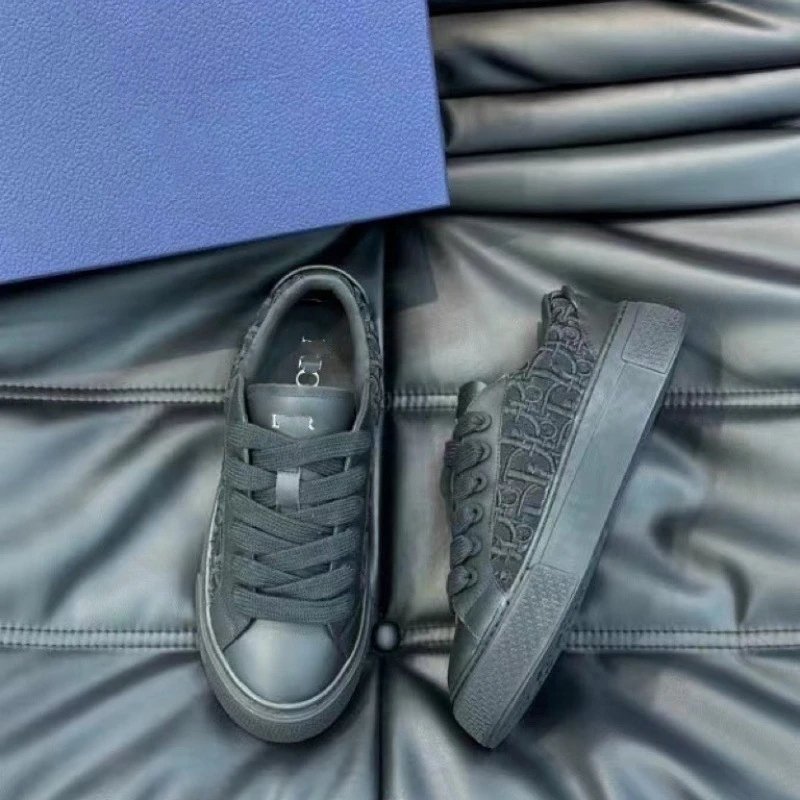 Low cut breathable and comfortable versatile board shoes